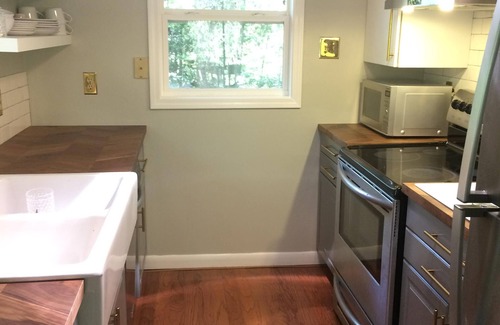 Montross Haus | Seeufer / Dock, HotTub, Wald, Kajaks / SUP, 3 Strände, Fossilien, Theaterraum