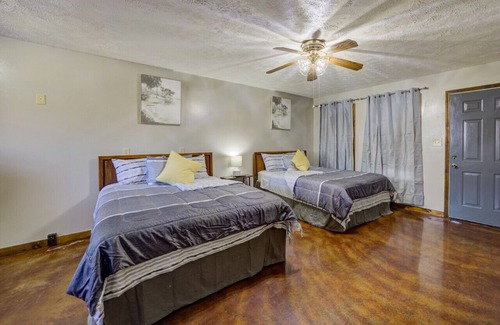 Redwood Hotel | Lake Front Hotel Room 4