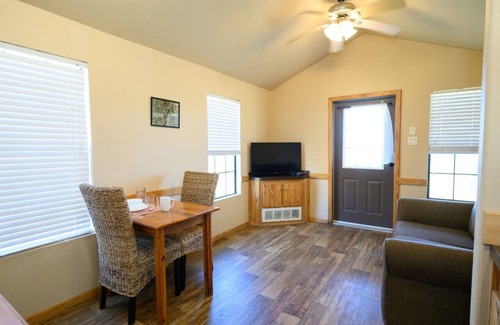 Lake Village Kabine | Lake front retreat on Lake Chicot!