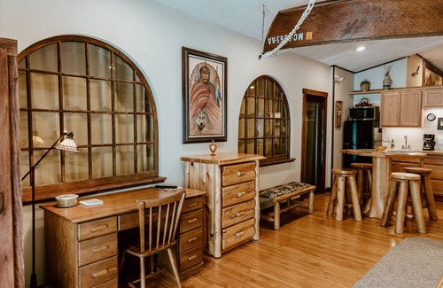 White Cloud Wohnung | Lake Front Rustic Suite Rental