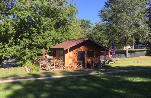 West Branch Hütte | Lake Front Cabin auf Clear Lake! Bootsverleih vor Ort. Alles zu Fuß erreichen!