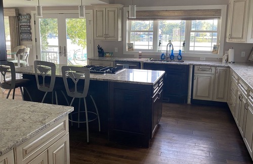 Lodi Haus | Lake front tranquility with sandy beach and waters in the bay of Lake Wisconsin