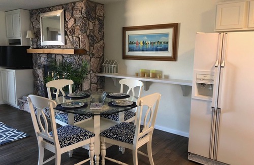 Osage Beach Eigentumswohnung | Begehbare Wohnung am See, große Terrasse mit Schatten am Abend und herrlichem Blick auf das Wasser.