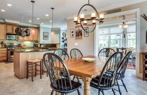 Olde Ferry Estates Haus | Macon Memories-Gorgeous Luxury Familienferienhaus, Hauptseebucht w / Sonnendeck