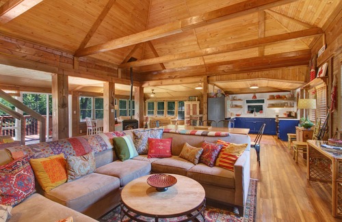 Zenda Haus | LAKE GENEVA HOME WITH POOL 2 BLOCKS FROM LAKE-BEACH-SWIM PIER