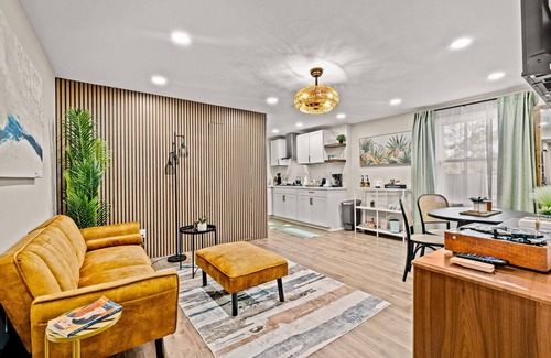 Conyers Haus | Lake Haven-Entire guesthouse with Hot Tub, Paddleboat, and Fishing!