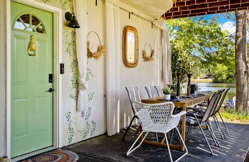 Conyers Haus | Lake Haven-Entire guesthouse with Hot Tub, Paddleboat, and Fishing!