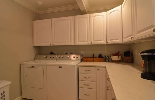 Lorain Haus | Lake Haven - The Water’s Edge Of Lake Erie!