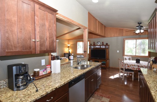 Camdenton Haus | Befindet sich in einem Missouri Vineyard, Pet-Friendly & Free Kayaking