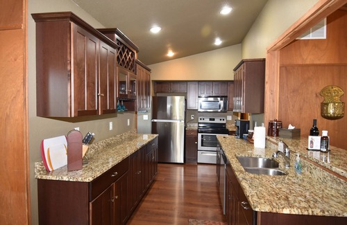 Camdenton Haus | Befindet sich in einem Missouri Vineyard, Pet-Friendly & Free Kayaking