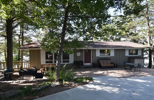 Camdenton Haus | Befindet sich in einem Missouri Vineyard, Pet-Friendly & Free Kayaking