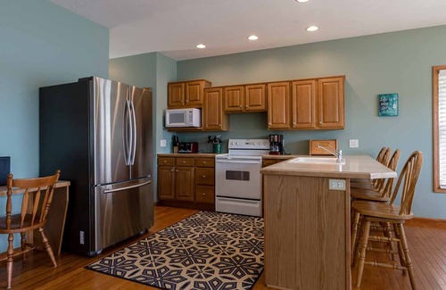 Twin Lake Haus | NEUER Muskegon Lakefront - BUCHUNG DER SOMMER-2020-WOCHEN