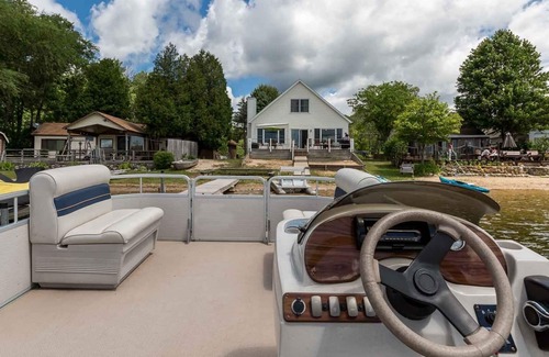 Twin Lake Haus | NEUER Muskegon Lakefront - BUCHUNG DER SOMMER-2020-WOCHEN