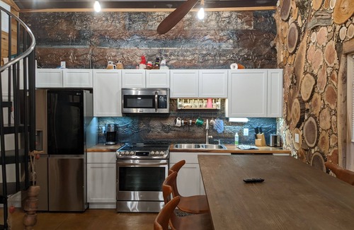 Bloomingdale Hütte | Lake home , snowmobiling, fishing, hunting, hiking, bike riding, camping .