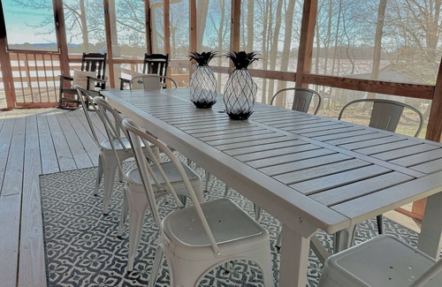Cedar Bluff Haus | Spacious Lake House 3BR/2BA Sleeps 6 Water Front
