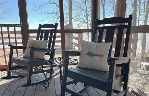 Cedar Bluff Haus | Spacious Lake House 3BR/2BA Sleeps 6 Water Front