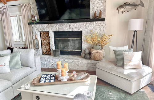 Cedar Bluff Haus | Spacious Lake House 3BR/2BA Sleeps 6 Water Front