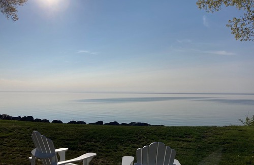 East Tawas Hütte | Lake House living at its best. Spectacular views, beachy vibe!