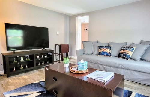 Oswego Wohnung | Lake House/Near River/Fishing/Sleeps 10/FREE Parking & WIFI/Oswego