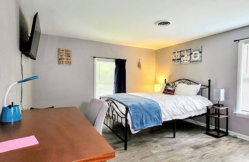 Oswego Wohnung | Lake House/Near River/Fishing/Sleeps 10/FREE Parking & WIFI/Oswego