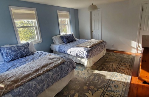 Stony Point Haus | Lake House Oasis. On private Lake Erie beach. Family fun!