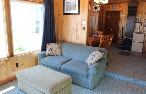 Greenbush Hütte | Lake Huron Cottage with Private Sandy Beach