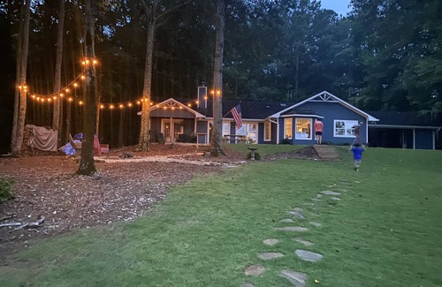 Dadeville Haus | Lake Martin Home -Close to Auburn University