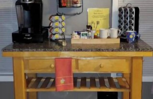 Dadeville Wohnung | Lake Martin Water View Studio Apt. Public Boat Ramp .06 miles from apartment.