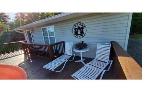 Dadeville Wohnung | Lake Martin Water View Studio Apt. Public Boat Ramp .06 miles from apartment.