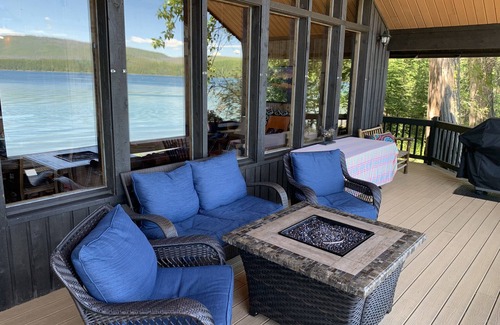Agpar Kabine | Lakefront Cedar Cabin Inside Glacier National Park