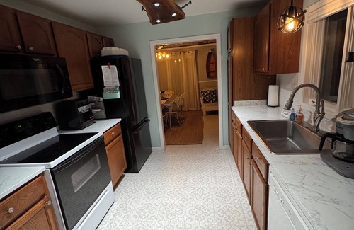 Muskegon Haus | Lake Mich Beaches Peaceful Retreat Fish Hike Duck Lake Disc Golf Fire Pit