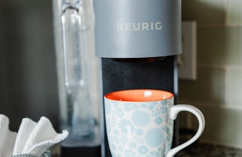 Manistee Eigentumswohnung | Lake Michigan Beach Condo with Boat Dock