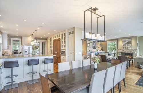 Michiana Villa | Lake Michigan Luxury Resort has sandy beach & Pool, Hot Tub, Gym & Pickleball