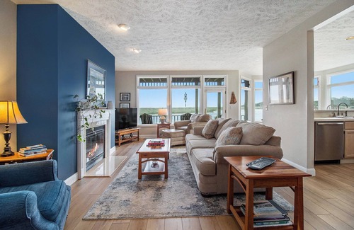 Manistee Eigentumswohnung | Lake Michigan Walkout Condo, One-Level Easy Access