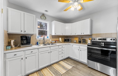 Craig Beach Haus | Lake Milton Haven: 3BR, Modern, Near Lake & Winery