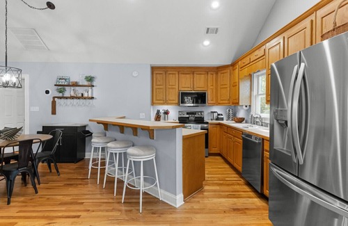 Buckhead Haus | Lake Oconee Getaway Dock Fire Pit Dog Friendly