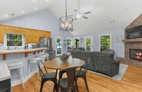 Buckhead Haus | Lake Oconee Getaway Dock Fire Pit Dog Friendly