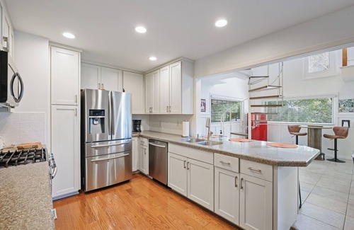 Acworth Haus | Lake Point Cottage at Acworth Beach