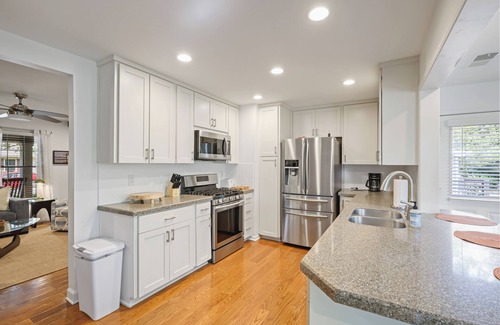 Acworth Haus | Lake Point Cottage at Acworth Beach