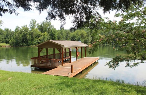 Ten Mile Haus | Lake Retreat the perfect cozy get away!