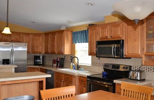 Davenport Haus | Lake Roosevelt Home w/ Beach Access