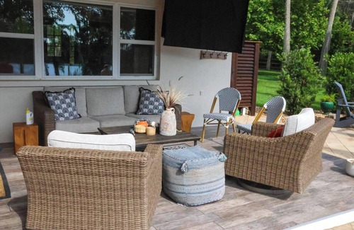 Melrose Haus | Listo 1 de julio, propiedad increíble frente al lago de 5 estrellas, retiro privado