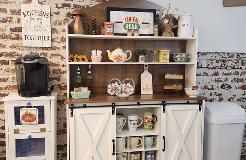 Monticello Haus | Lake Shafer Home: Boat, Swim, Kayak, BBQ, Sunsets, ten minutes to Indiana Beach