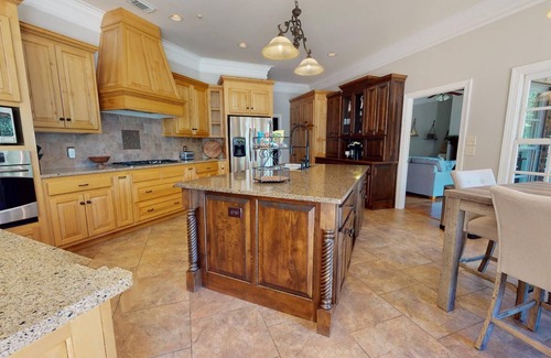 Samantha Haus | Lake Tuscaloosa game day ready & Family fun in Northport!