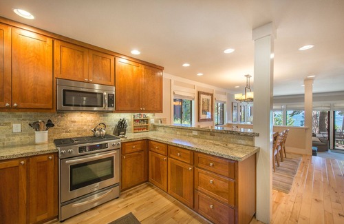 Tahoe Tavern Haus | Fall in Tahoe ist da! Genießen Sie die frische Luft und spektakulären Herbstfarben!