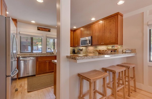 Tahoe Tavern Haus | Fall in Tahoe ist da! Genießen Sie die frische Luft und spektakulären Herbstfarben!