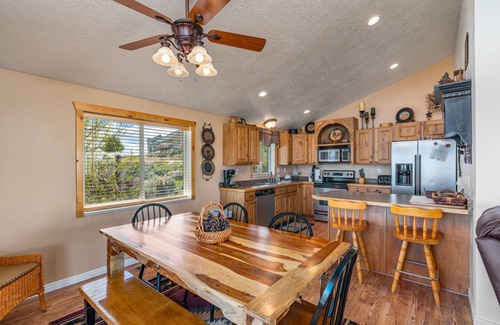 Sweetwater Kabine | Lake View, AC, EV 240V Charger, Yard, Ideal Beach Pass