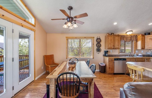 Sweetwater Kabine | Lake View, AC, EV 240V Charger, Yard, Ideal Beach Pass