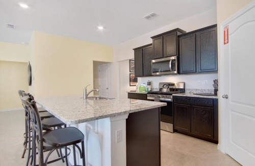 Loughman Hütte | Lake View at Solterra 7 Bdrms, Sleeps 18