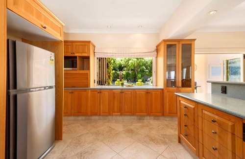 Hilltop Haus | Base: 6 Extra: $40 172 Lake Terrace